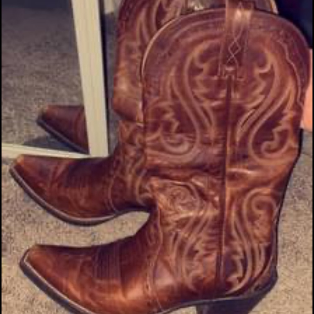 Women’s ariat boots